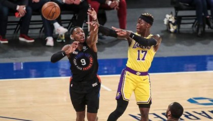 AYX GAMES-湖人25次失误创赛季新高 施罗德赛后主动揽责认错