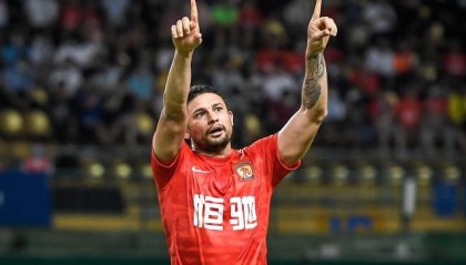 【中超】艾克森戴帽邓涵文助攻带帽 广州队5比0青岛