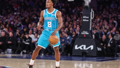 爱游戏娱乐-弹无虚发！塞克斯顿半场5中5超高效拿下12分3助1断