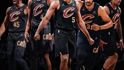 爱游戏平台体验-哈登单核带队撑起球队！力压东部排名第一球队，三分球还有待提高